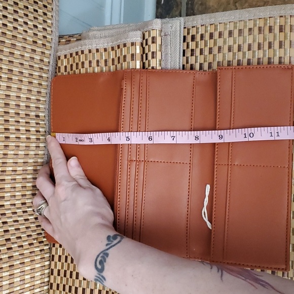 NWOT Universal Threads Wallet - Picture 5 of 10